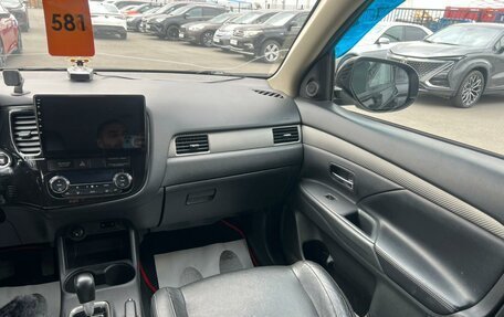 Mitsubishi Outlander III рестайлинг 3, 2012 год, 1 649 000 рублей, 15 фотография