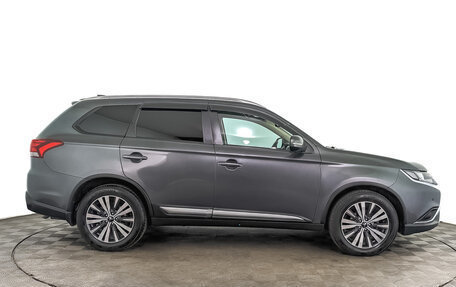 Mitsubishi Outlander III рестайлинг 3, 2019 год, 1 790 000 рублей, 4 фотография