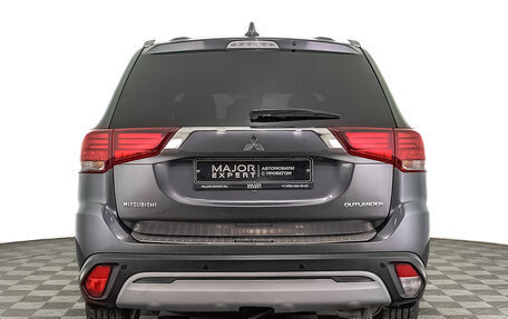 Mitsubishi Outlander III рестайлинг 3, 2019 год, 1 790 000 рублей, 6 фотография