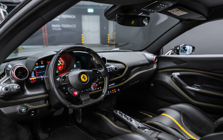 Ferrari F8, 2021 год, 31 000 000 рублей, 13 фотография