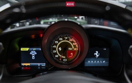 Ferrari F8, 2021 год, 31 000 000 рублей, 19 фотография