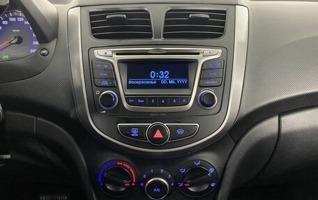 Hyundai Solaris II рестайлинг, 2015 год, 945 000 рублей, 18 фотография