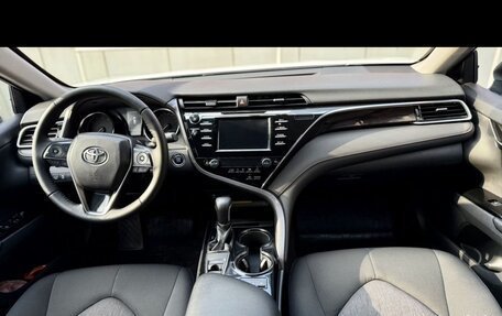 Toyota Camry, 2019 год, 1 950 000 рублей, 5 фотография