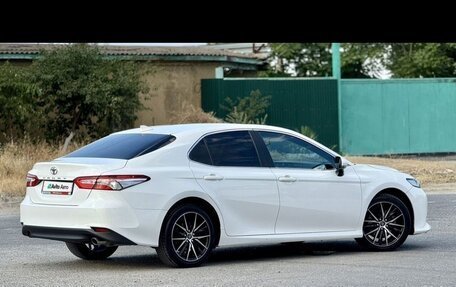 Toyota Camry, 2019 год, 1 950 000 рублей, 6 фотография