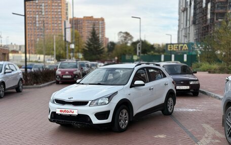 KIA Rio IV, 2018 год, 895 000 рублей, 3 фотография