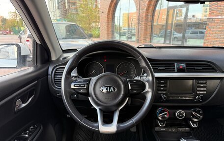 KIA Rio IV, 2018 год, 895 000 рублей, 12 фотография