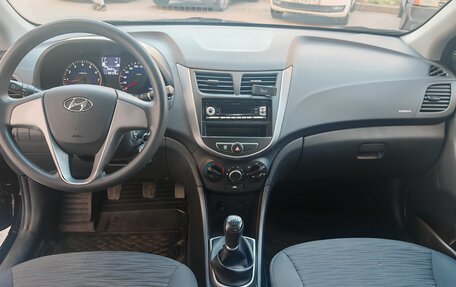 Hyundai Solaris II рестайлинг, 2015 год, 900 000 рублей, 12 фотография