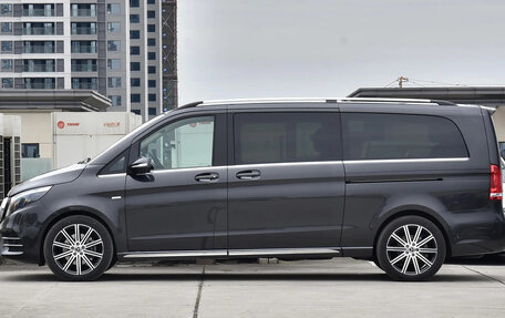 Mercedes-Benz V-Класс, 2022 год, 4 990 000 рублей, 4 фотография