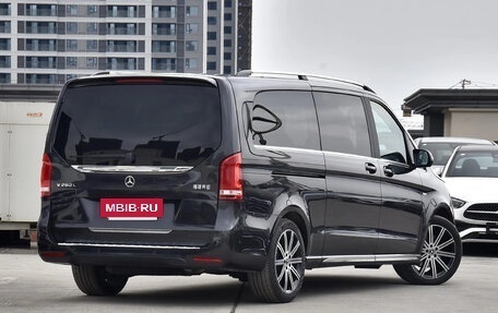 Mercedes-Benz V-Класс, 2022 год, 4 990 000 рублей, 7 фотография