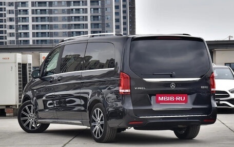 Mercedes-Benz V-Класс, 2022 год, 4 990 000 рублей, 5 фотография
