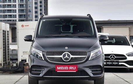 Mercedes-Benz V-Класс, 2022 год, 4 990 000 рублей, 2 фотография
