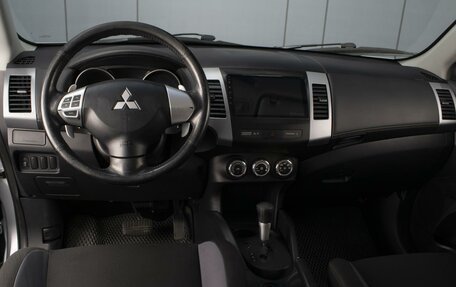 Mitsubishi Outlander III рестайлинг 3, 2010 год, 1 100 000 рублей, 6 фотография