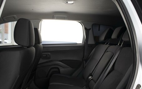 Mitsubishi Outlander III рестайлинг 3, 2010 год, 1 100 000 рублей, 10 фотография