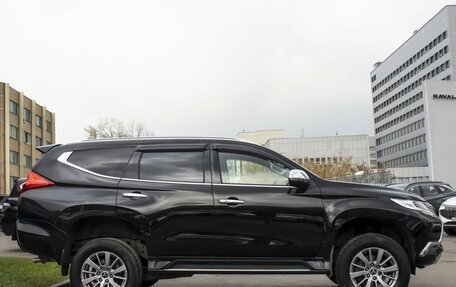 Mitsubishi Pajero Sport III рестайлинг, 2018 год, 1 995 000 рублей, 4 фотография