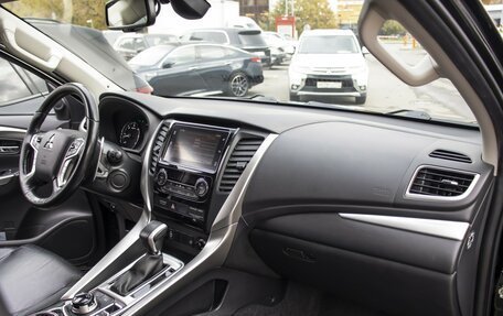 Mitsubishi Pajero Sport III рестайлинг, 2018 год, 1 995 000 рублей, 9 фотография