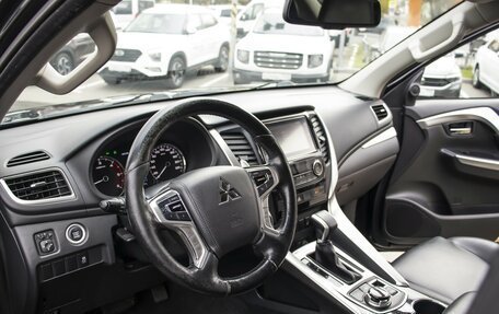 Mitsubishi Pajero Sport III рестайлинг, 2018 год, 1 995 000 рублей, 19 фотография