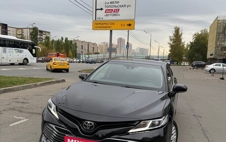 Toyota Camry, 2020 год, 3 000 000 рублей, 2 фотография