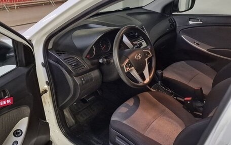 Hyundai Solaris II рестайлинг, 2012 год, 800 000 рублей, 6 фотография