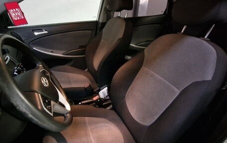 Hyundai Solaris II рестайлинг, 2012 год, 800 000 рублей, 5 фотография