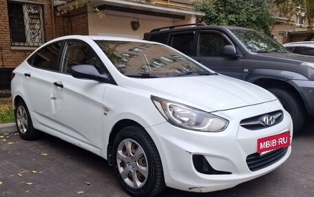 Hyundai Solaris II рестайлинг, 2012 год, 800 000 рублей, 3 фотография