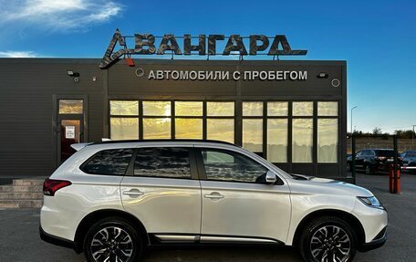 Mitsubishi Outlander III рестайлинг 3, 2021 год, 2 100 000 рублей, 7 фотография