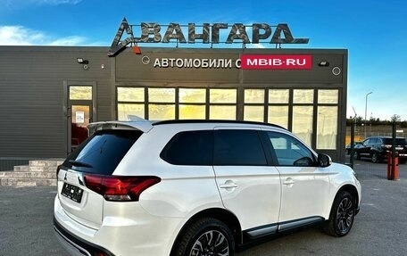 Mitsubishi Outlander III рестайлинг 3, 2021 год, 2 100 000 рублей, 6 фотография