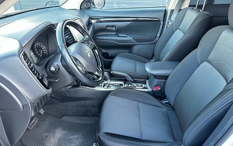 Mitsubishi Outlander III рестайлинг 3, 2021 год, 2 100 000 рублей, 10 фотография