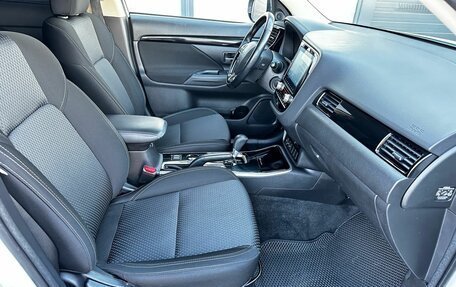 Mitsubishi Outlander III рестайлинг 3, 2021 год, 2 100 000 рублей, 20 фотография