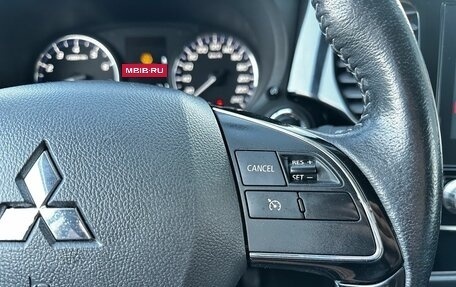 Mitsubishi Outlander III рестайлинг 3, 2021 год, 2 100 000 рублей, 14 фотография