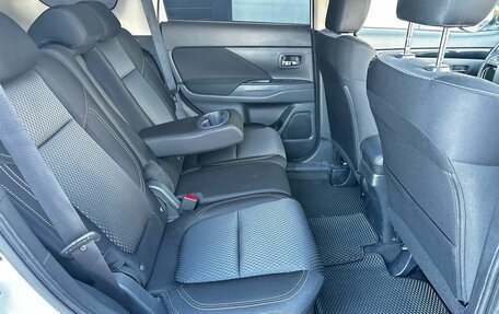 Mitsubishi Outlander III рестайлинг 3, 2021 год, 2 100 000 рублей, 26 фотография