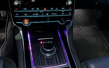 Jaguar XE I рестайлинг, 2018 год, 2 700 000 рублей, 18 фотография