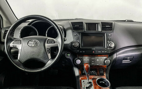Toyota Highlander III, 2011 год, 2 047 000 рублей, 12 фотография