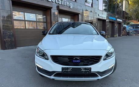 Volvo S60 Cross Country, 2018 год, 2 600 000 рублей, 3 фотография