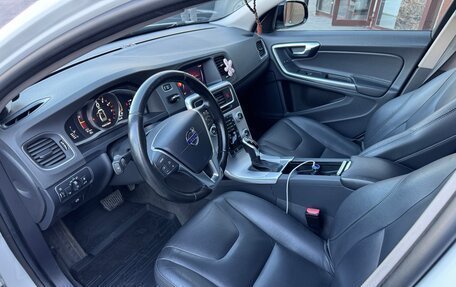 Volvo S60 Cross Country, 2018 год, 2 600 000 рублей, 7 фотография