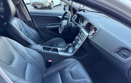 Volvo S60 Cross Country, 2018 год, 2 600 000 рублей, 8 фотография