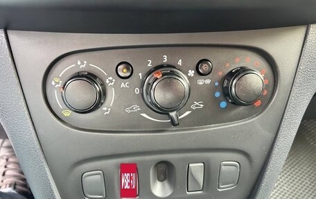 Renault Sandero II рестайлинг, 2014 год, 850 000 рублей, 14 фотография