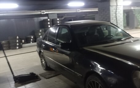 Mercedes-Benz E-Класс, 1998 год, 390 000 рублей, 3 фотография