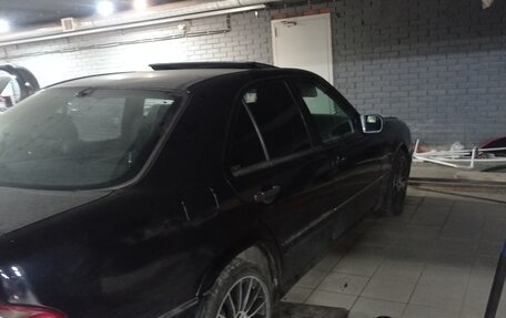 Mercedes-Benz E-Класс, 1998 год, 390 000 рублей, 4 фотография