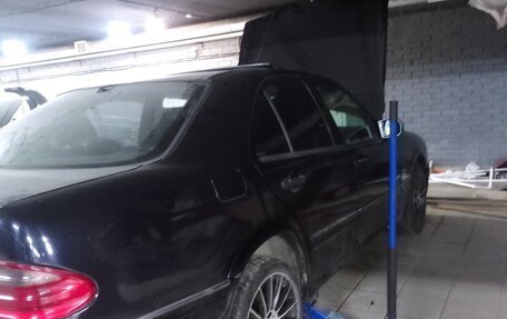 Mercedes-Benz E-Класс, 1998 год, 390 000 рублей, 6 фотография