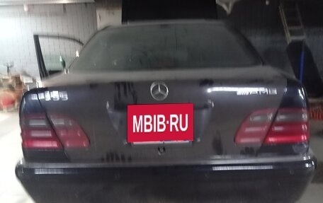 Mercedes-Benz E-Класс, 1998 год, 390 000 рублей, 5 фотография
