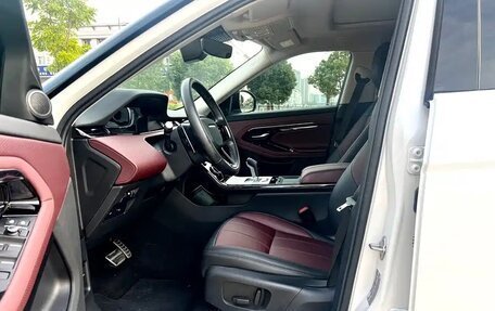 Land Rover Range Rover Evoque II, 2022 год, 2 480 000 рублей, 9 фотография