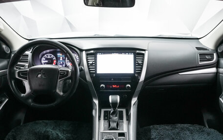 Mitsubishi Pajero Sport III рестайлинг, 2020 год, 3 292 000 рублей, 10 фотография