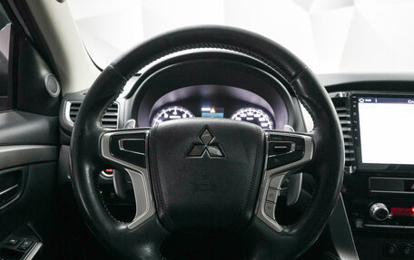 Mitsubishi Pajero Sport III рестайлинг, 2020 год, 3 292 000 рублей, 13 фотография