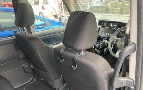 Toyota Roomy I, 2021 год, 783 000 рублей, 32 фотография