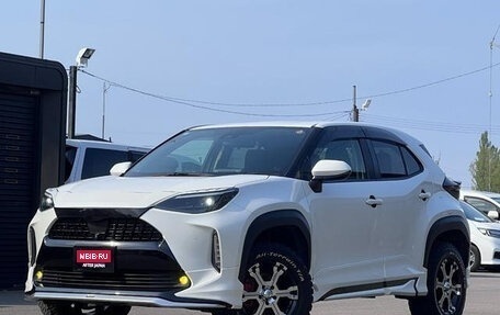 Toyota Yaris Cross, 2022 год, 1 590 000 рублей, 3 фотография