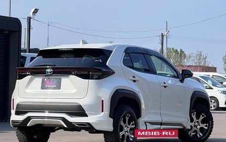 Toyota Yaris Cross, 2022 год, 1 590 000 рублей, 4 фотография