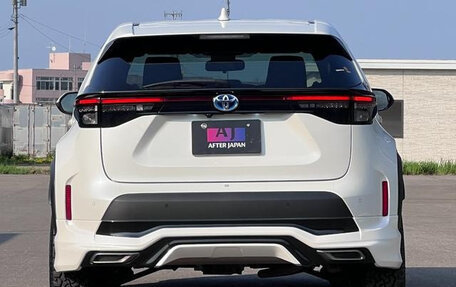 Toyota Yaris Cross, 2022 год, 1 590 000 рублей, 5 фотография