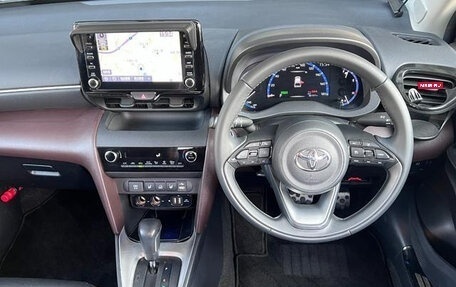 Toyota Yaris Cross, 2022 год, 1 590 000 рублей, 9 фотография