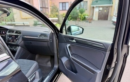 Volkswagen Tiguan II, 2019 год, 2 500 000 рублей, 4 фотография