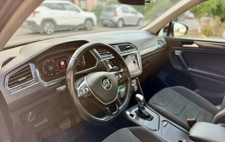 Volkswagen Tiguan II, 2019 год, 2 500 000 рублей, 11 фотография